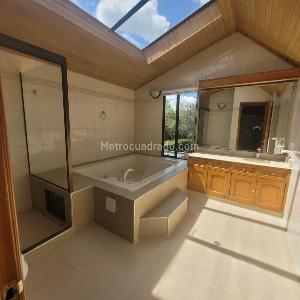 Casa de 4 alcobas en venta en San Jose De Bavaria, Bogotá, 330 m² · foto 13 de 20