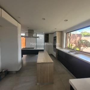 Casa de 4 alcobas en venta en San Jose De Bavaria, Bogotá, 330 m² · foto 3 de 20