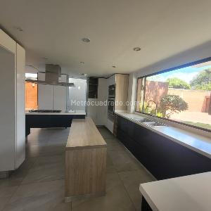 Casa de 4 alcobas en venta en San Jose De Bavaria, Bogotá, 330 m² · foto 4 de 20