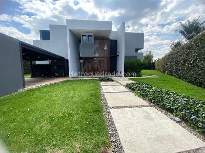 Casa de 4 alcobas en venta en San Simon, Bogotá, 428 m² · foto 2 de 19