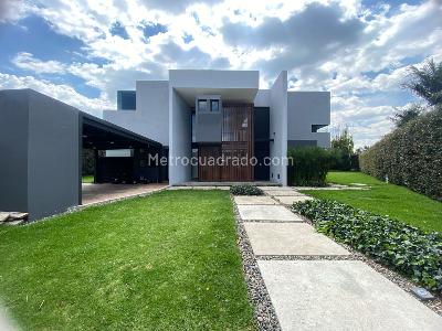 Casa de 4 alcobas en venta en San Simon, Bogotá, 428 m² · foto 3 de 19