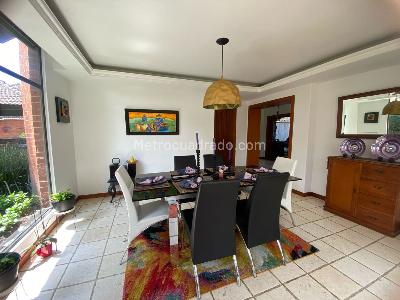 Casa de 3 alcobas en venta en San Jose De Bavaria, Bogotá, 800 m² · foto 6 de 10