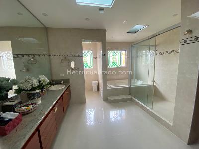 Casa de 3 alcobas en venta en San Jose De Bavaria, Bogotá, 1500 m² · foto 3 de 18