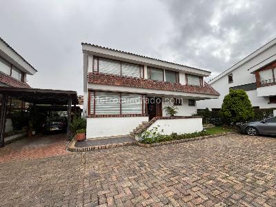 Casa de 3 alcobas en venta en San Jose De Bavaria, Bogotá, 320 m² · foto 2 de 18