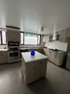 Casa de 3 alcobas en venta en San Jose De Bavaria, Bogotá, 320 m² · foto 3 de 18