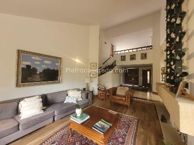 Casa de 3 alcobas en venta en San Jose De Bavaria, Bogotá, 800 m² · foto 2 de 13