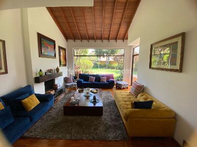 Casa de 3 alcobas en venta en San Jose De Bavaria, Bogotá, 800 m² · foto 1 de 11