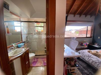 Casa de 3 alcobas en venta en San Jose De Bavaria, Bogotá, 800 m² · foto 5 de 11