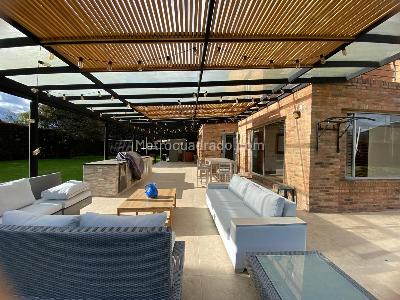 Casa de 4 alcobas en venta en Guaymaral, Bogotá, 1400 m² · foto 2 de 19