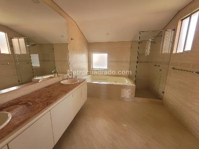 Casa de 4 alcobas en venta en Guaymaral, Bogotá, 1400 m² · foto 5 de 19