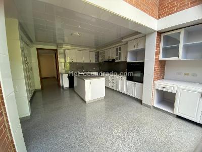 Casa de 4 alcobas en venta en Hacienda San Simon, Bogotá, 1450 m² · foto 3 de 11