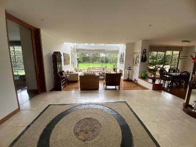 Casa de 4 alcobas en venta en Guaymaral, Bogotá, 1504 m² · foto 2 de 18