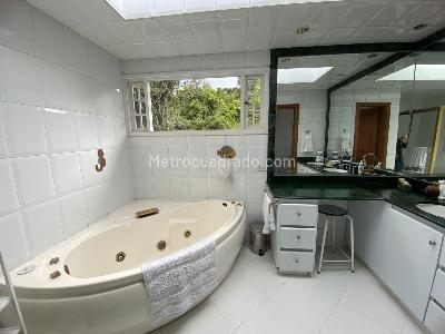 Casa de 4 alcobas en venta en San Jose De Bavaria, Bogotá, 800 m² · foto 17 de 19
