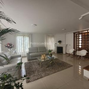 Casa de 4 alcobas en venta en San Jose De Bavaria, Bogotá, 260 m² · foto 2 de 15
