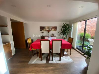 Casa de 3 alcobas en venta en San Jose De Bavaria, Bogotá, 250 m² · foto 4 de 16
