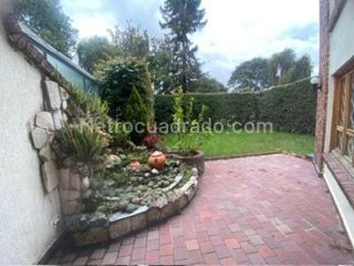 Casa de 4 alcobas en venta en San Jose De Bavaria, Bogotá, 260 m² · foto 1 de 15
