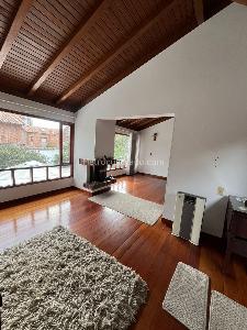Casa de 3 alcobas en venta en San Jose De Bavaria, Bogotá, 800 m² · foto 3 de 19