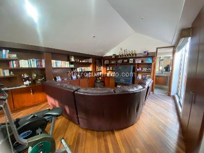 Casa de 4 alcobas en venta en San Jose De Bavaria, Bogotá, 800 m² · foto 2 de 17