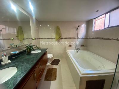 Casa de 4 alcobas en venta en San Jose De Bavaria, Bogotá, 800 m² · foto 4 de 17