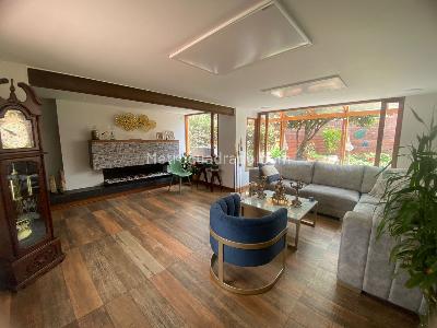 Casa de 3 alcobas en venta en San Jose De Bavaria, Bogotá, 240 m² · foto 2 de 18