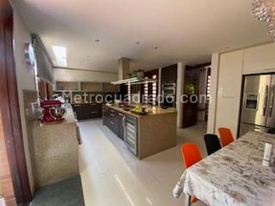 Casa de 4 alcobas en venta en San Jose De Bavaria, Bogotá, 800 m² · foto 10 de 19