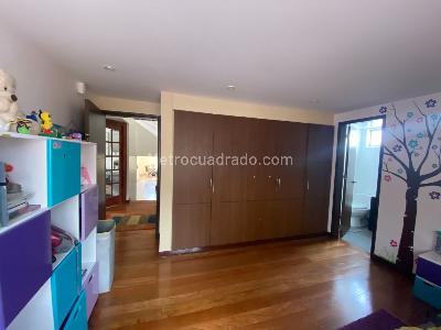 Casa de 4 alcobas en venta en San Jose De Bavaria, Bogotá, 800 m² · foto 2 de 14