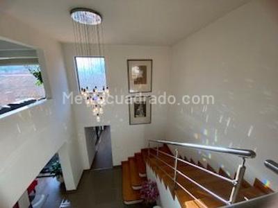 Casa de 3 alcobas en venta en San Jose De Bavaria, Bogotá, 250 m² · foto 2 de 20
