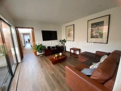 Casa de 3 alcobas en venta en San Jose De Bavaria, Bogotá, 250 m² · foto 8 de 20