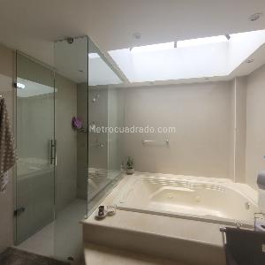 Casa de 4 alcobas en venta en San Jose De Bavaria, Bogotá, 440 m² · foto 13 de 20
