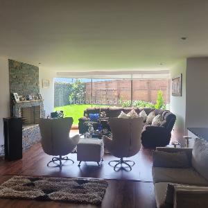 Casa de 5 alcobas en venta en San Jose De Bavaria, Bogotá, 650 m² · foto 2 de 16