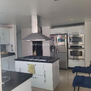 Casa de 5 alcobas en venta en San Jose De Bavaria, Bogotá, 650 m² · foto 5 de 16