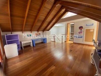 Casa de 4 alcobas en venta en San Jose De Bavaria, Bogotá, 800 m² · foto 2 de 19