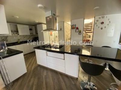 Casa de 4 alcobas en venta en San Jose De Bavaria, Bogotá, 450 m² · foto 14 de 19