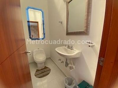 Casa de 4 alcobas en venta en San Jose De Bavaria, Bogotá, 450 m² · foto 17 de 19