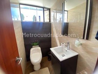 Casa de 4 alcobas en venta en San Jose De Bavaria, Bogotá, 450 m² · foto 18 de 19