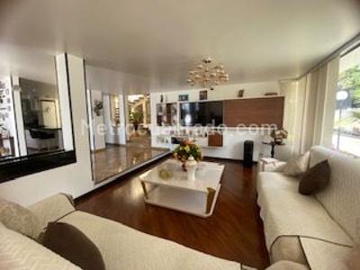 Casa de 4 alcobas en venta en San Jose De Bavaria, Bogotá, 450 m² · foto 2 de 19