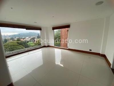 Casa de 4 alcobas en arriendo en San Jose De Bavaria, Bogotá, 800 m² · foto 4 de 14