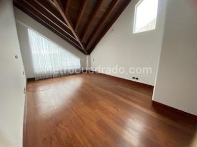 Casa de 4 alcobas en arriendo en San Jose De Bavaria, Bogotá, 800 m² · foto 8 de 14