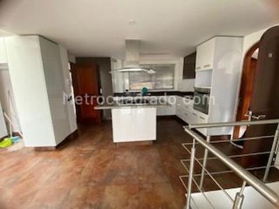 Casa de 4 alcobas en arriendo en San Jose De Bavaria, Bogotá, 800 m² · foto 12 de 17
