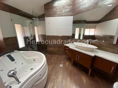 Casa de 4 alcobas en arriendo en San Jose De Bavaria, Bogotá, 800 m² · foto 6 de 17