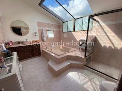 Casa de 3 alcobas en venta en San Jose De Bavaria, Bogotá, 800 m² · foto 14 de 15