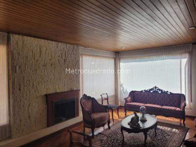 Casa de 3 alcobas en venta en San Jose De Bavaria, Bogotá, 800 m² · foto 2 de 15