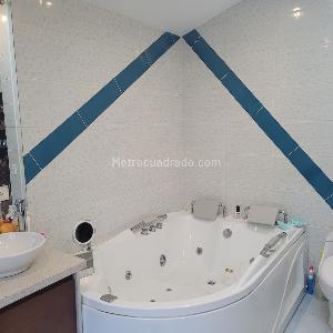 Casa de 4 alcobas en venta en San Jose De Bavaria, Bogotá, 800 m² · foto 14 de 17