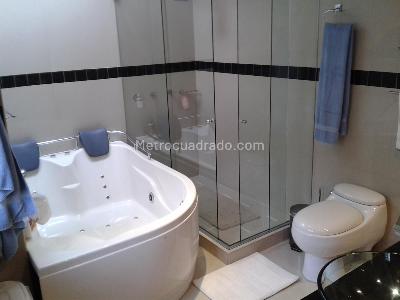 Casa de 4 alcobas en venta en San Jose De Bavaria, Bogotá, 800 m² · foto 5 de 18