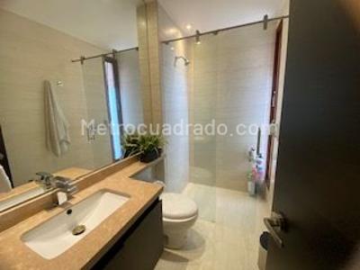 Casa de 4 alcobas en venta en San Jose De Bavaria, Bogotá, 800 m² · foto 2 de 20