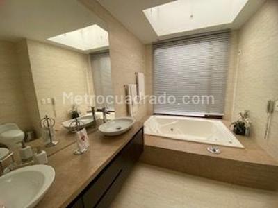 Casa de 4 alcobas en venta en San Jose De Bavaria, Bogotá, 800 m² · foto 5 de 20