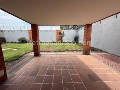 Casa de 5 alcobas en venta en San Jose De Bavaria, Bogotá, 800 m² · foto 20 de 20