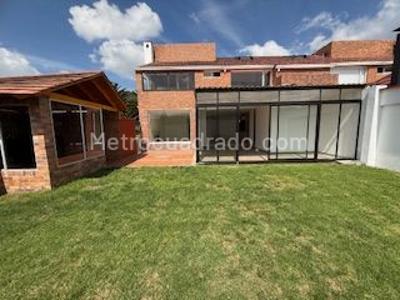 Casa de 3 alcobas en venta en San Jose De Bavaria, Bogotá, 800 m² · foto 4 de 14
