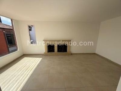 Casa de 3 alcobas en venta en San Jose De Bavaria, Bogotá, 800 m² · foto 8 de 14