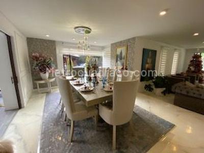 Casa de 3 alcobas en venta en San Jose De Bavaria, Bogotá, 800 m² · foto 2 de 17